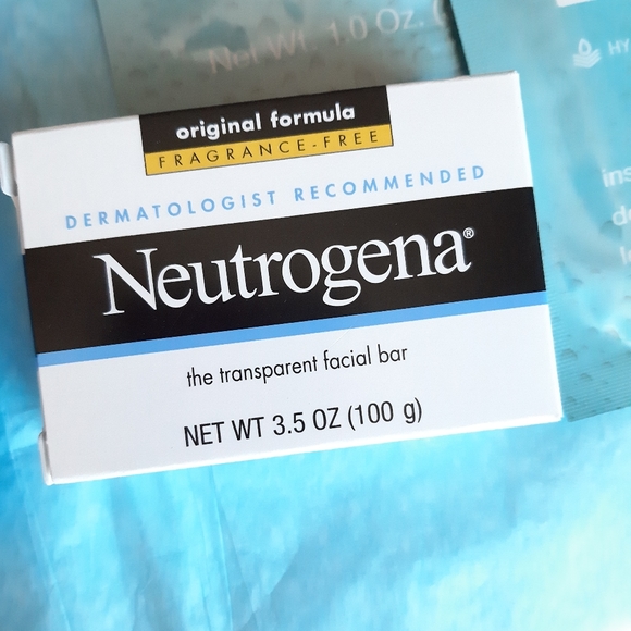 Neutrogena Skincare Bundle - Picture 9 of 13